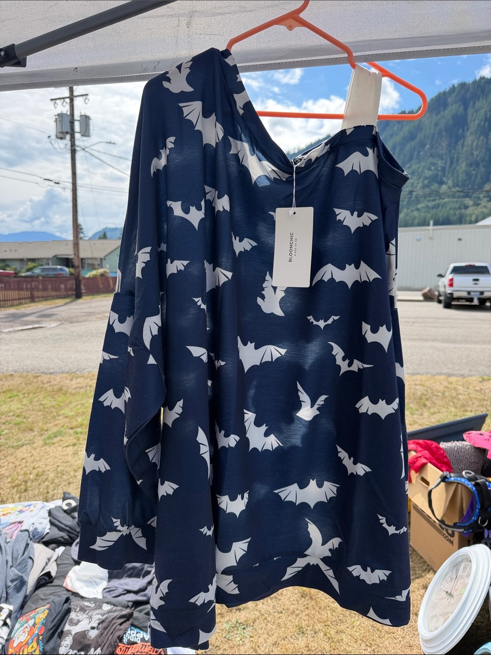 BloomChic Navy and White Bat-Print peekaboo shoulder top